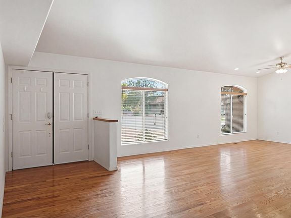 3rd image of 416 E Continental Dr