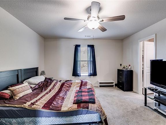 2nd image of 1018 Nandina Ct