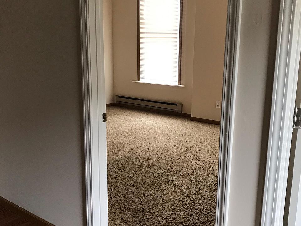 2nd image of 105 Main St #C