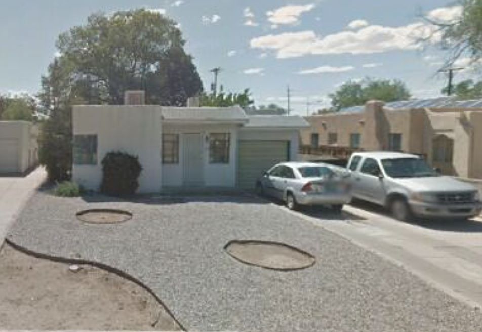 1st image of 537 Aliso Dr NE