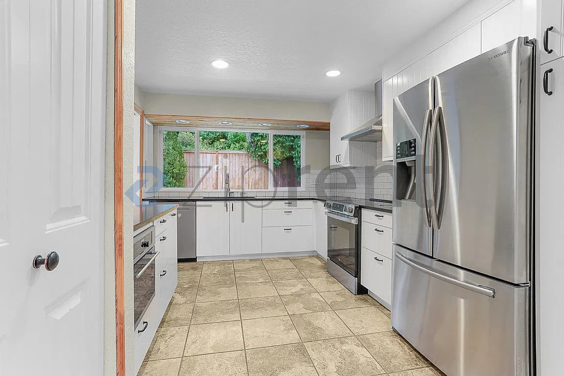 3 bed, 2150 sqft, $3,800 — Photo 4