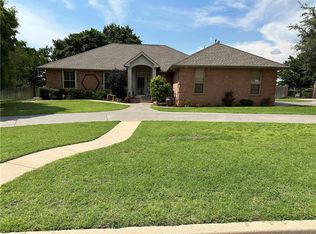 2325 Sunset Dr, Clinton, OK 73601
