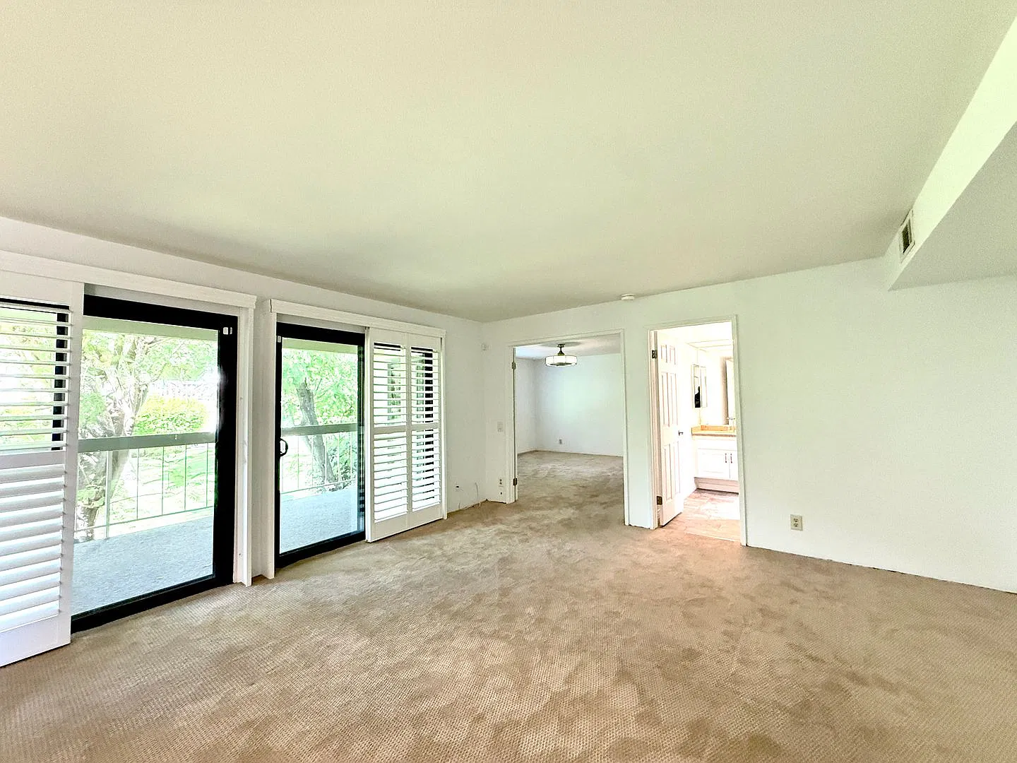 Riviera Gardens - Long Term - Unfurnished - Large 1BR — Photo 3