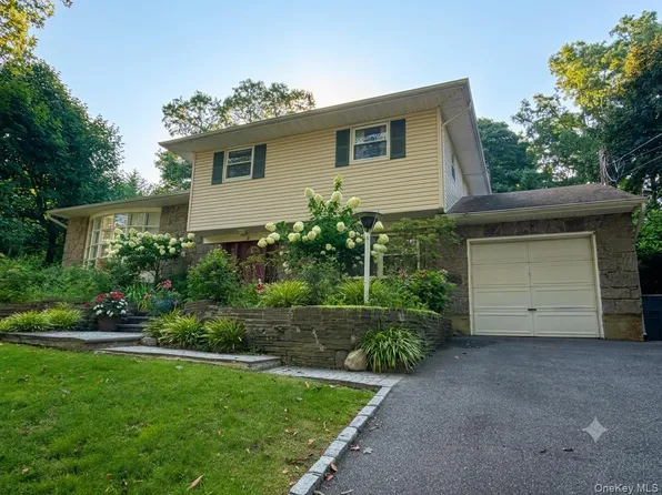 5 Highpoint Drive, Huntington, NY 11743