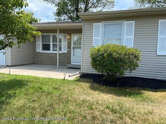 4th image of 33 Westport Drive