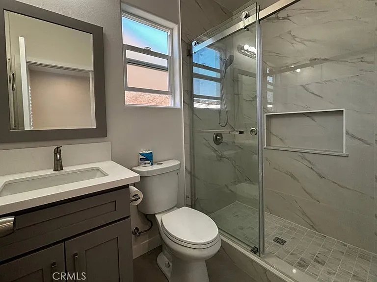 2491 W Harriet #B — Photo 6