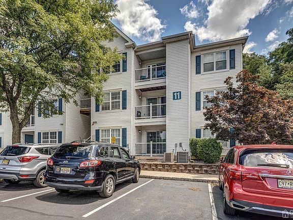 2nd image of 1137 Waterford Dr