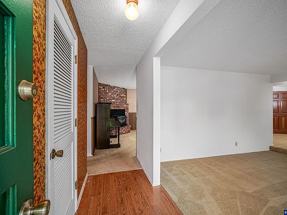 3rd image of 4652 Princess Ct NE