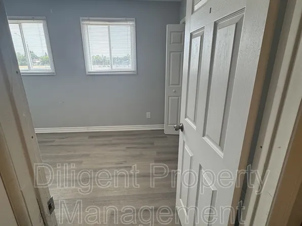 260 Lansdowne St W, Peterborough, ON K9J 1Y8