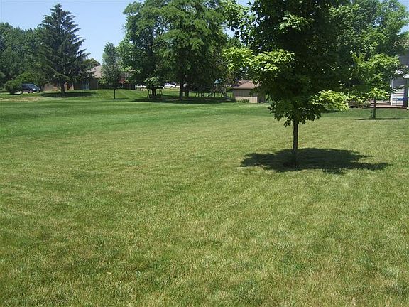 5th image of 1047 Lancaster Ln