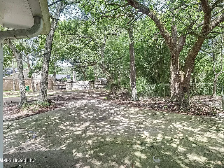 9228 Pointe Aux Chenes Rd — Photo 20