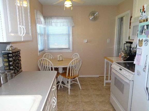 3rd image of 1329 Little Neck Ave