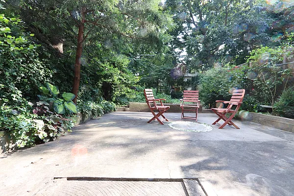 Rented by Douglas Elliman | media 39