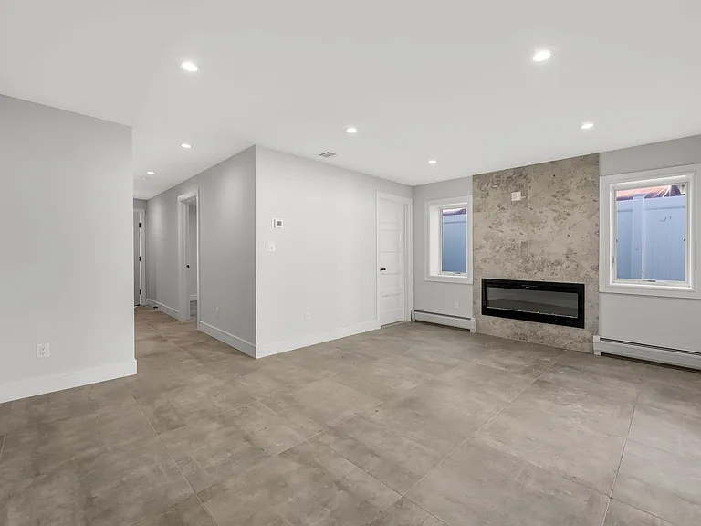 39 Washington Ave — Photo 48