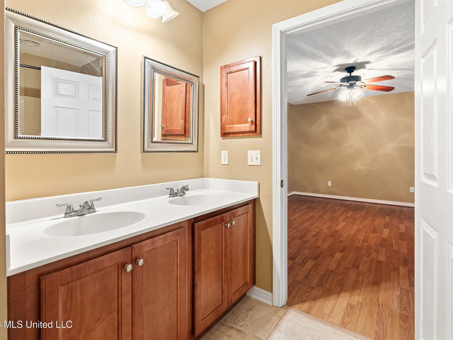 3 bed, 2.0 bath, 1348 sqft, $1,850 — Photo 4