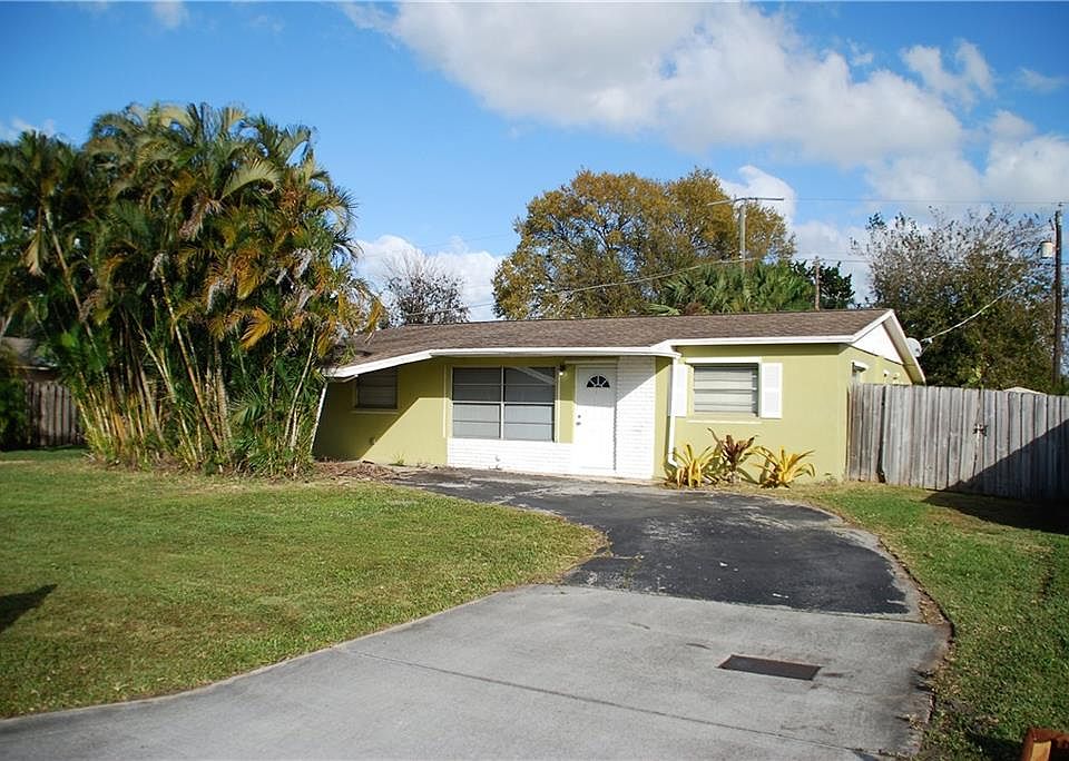 1st image of 3205 SW Areca Dr