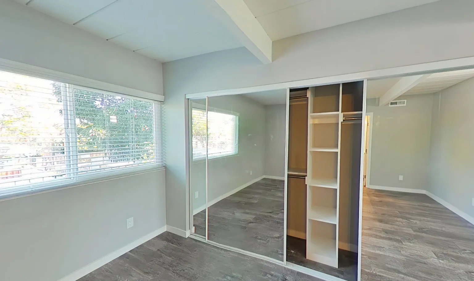 2 bed, 956 sqft, $4,395 — Photo 3