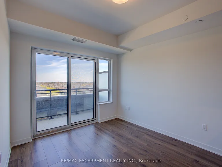 395 Dundas St W #413 — Photo 13