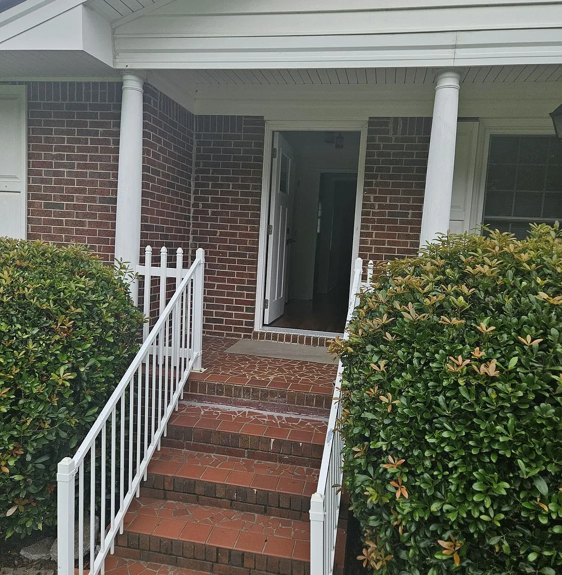 3 bed, 2.0 bath, 1800 sqft, $1,800 — Photo 2