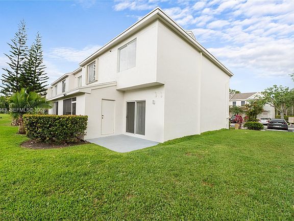 3rd image of 40 Simonton Cir #40