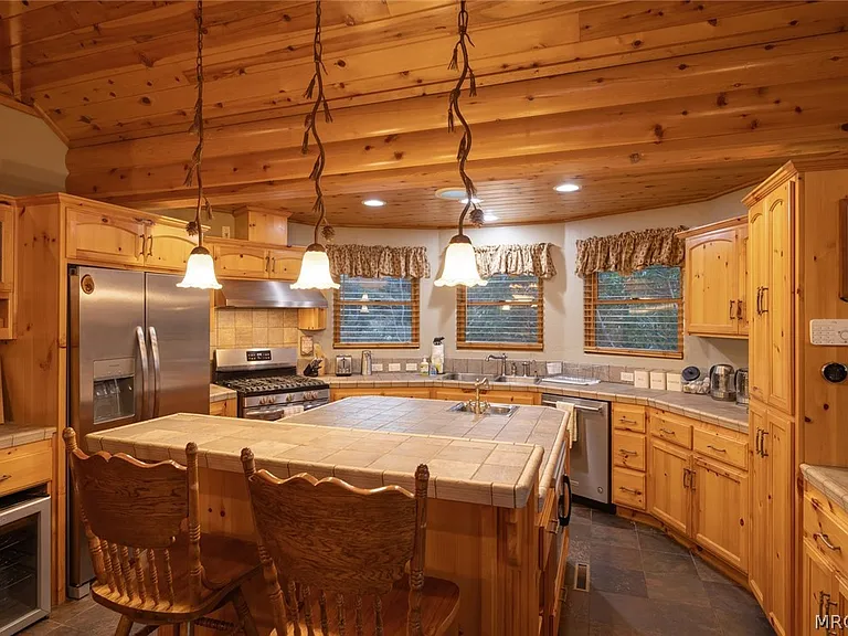 1165 Green Mountain Dr — Photo 11
