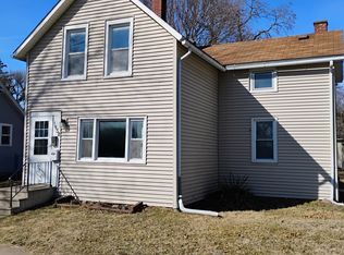 1458 W 6th St, Davenport, IA 52802