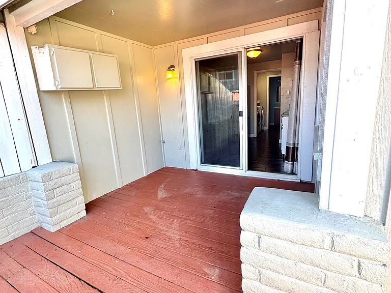 1601 London Cir — Photo 9