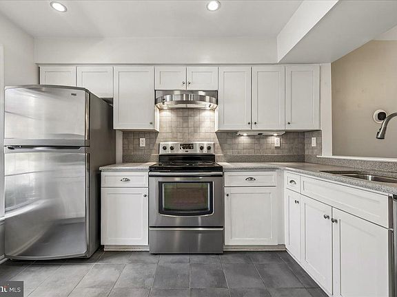 2nd image of 2002 Derby Ridge Ln #4