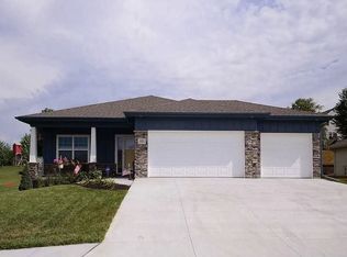 608 Brentwood Dr, Gretna, NE 68028