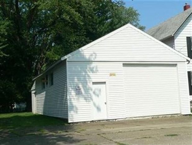 2nd image of 234 15th St