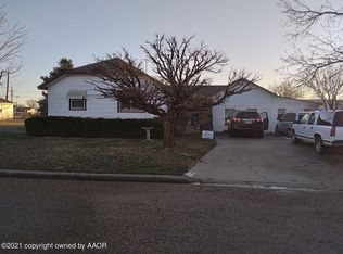 702 Maple Ave, Panhandle, TX 79068