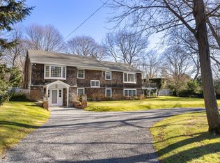 16 Tuckahoe Ln, Southampton, NY 11968