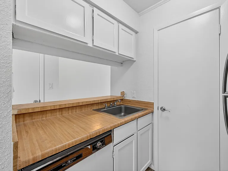 6111 Beverly Hill St #7 — Photo 9