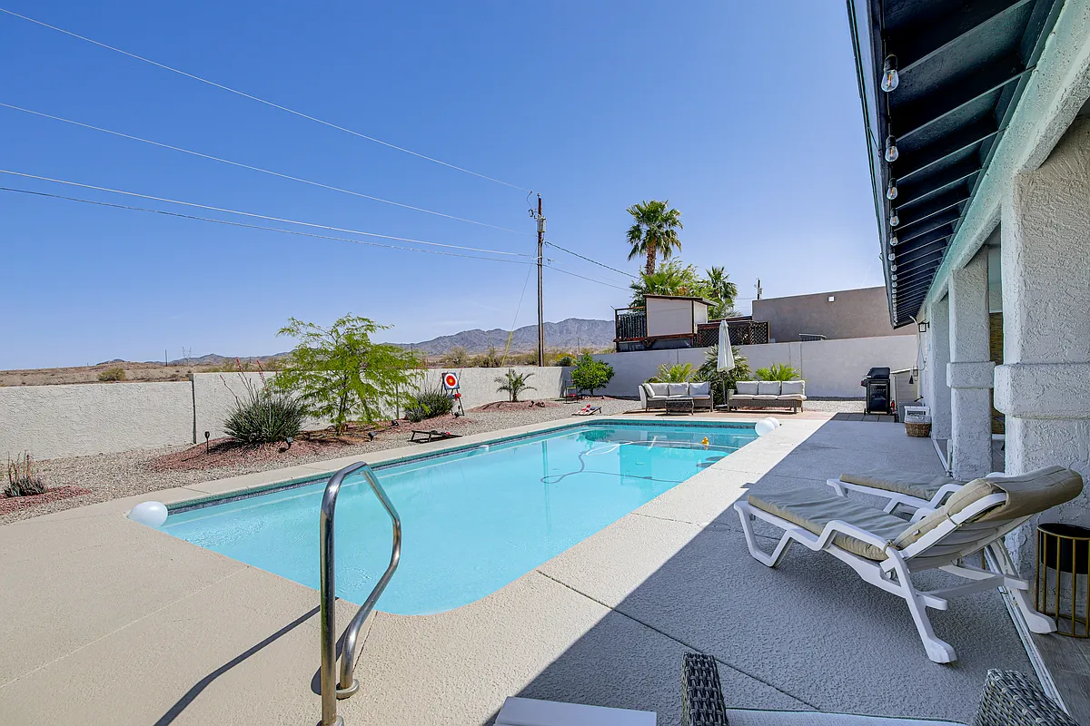 Photo 2 of 36 - 2811 Oakridge Dr - Lake Havasu City, AZ Building Photo - 2811 Oakridge Dr