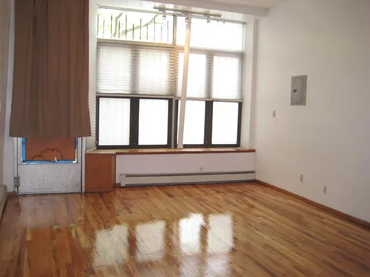 Rented by MCR Realty | media 14