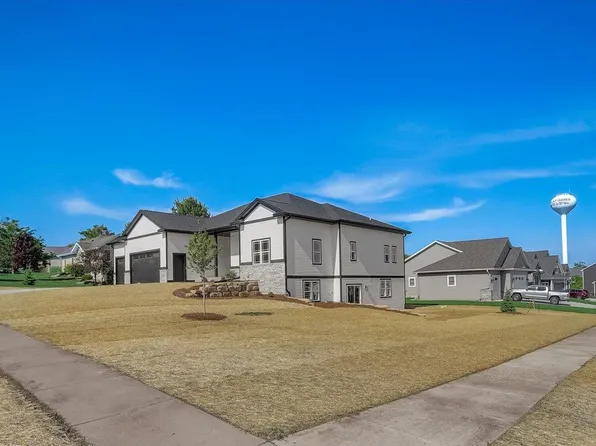 221 South Brookwood Dr, Mount Horeb, WI 53572
