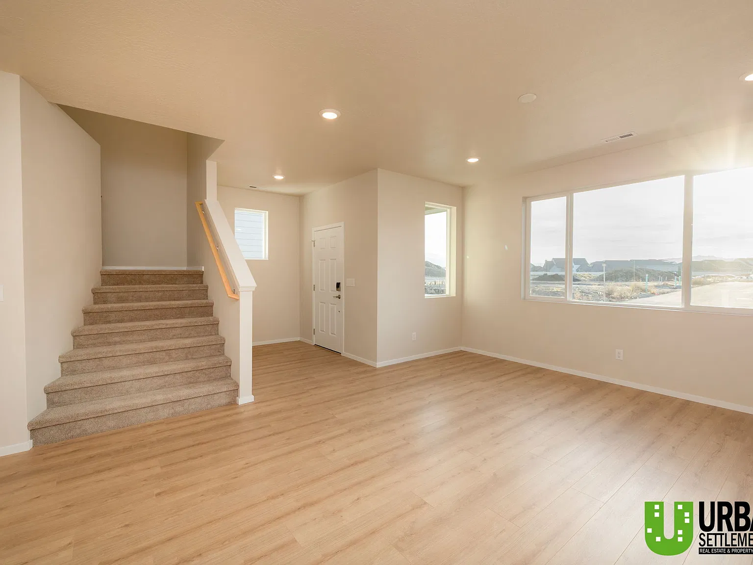 3 bed, 2.5 bath, 1849 sqft, $2,515 — Photo 2