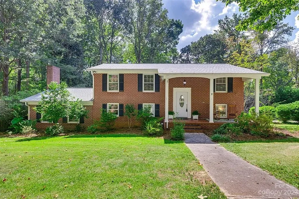 7 Park Drive — Photo 1