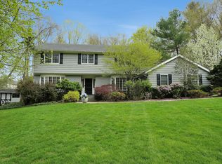 235 Valley View Dr, Franklin Lakes, NJ 07417