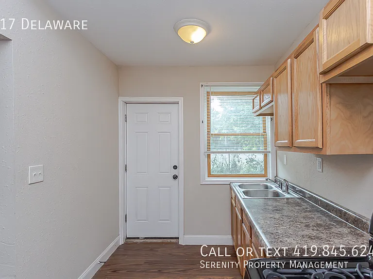517 W Delaware Ave — Photo 15