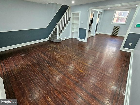 4th image of 7055 Elmwood Ave