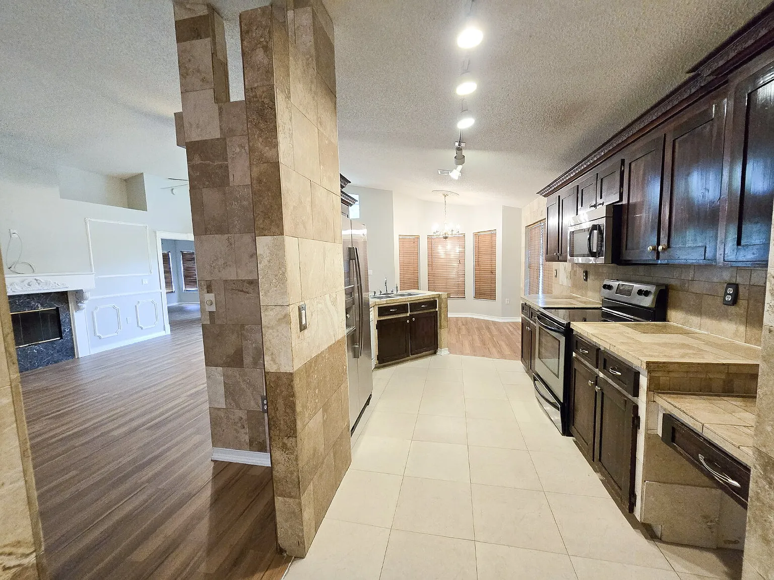 3 bed, 2.0 bath, 1514 sqft, $1,900 — Photo 3