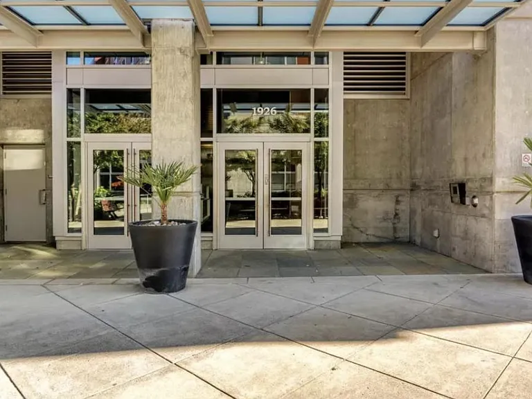1926 W Burnside St #308 — Photo 16