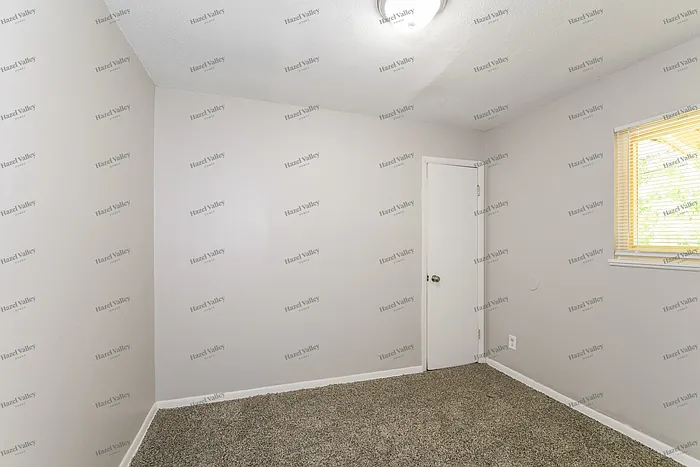 10250 Valley Dr — Photo 10