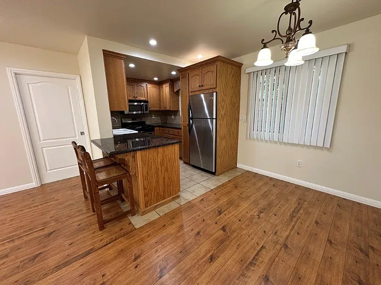 12540 Moorpark St — Photo 6