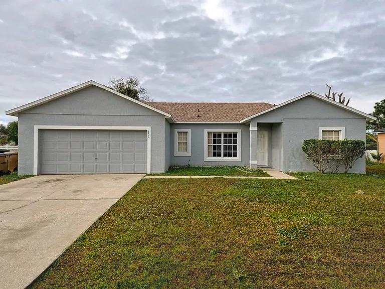 752 Paris Dr — Photo 1