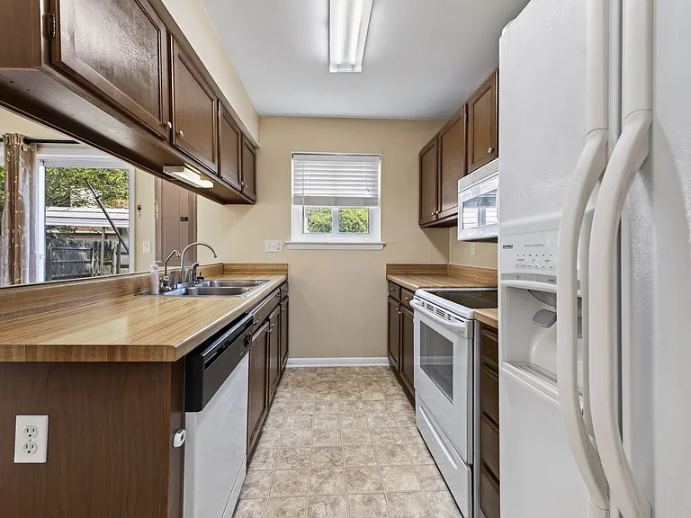 5025 Halwell Dr — Photo 10