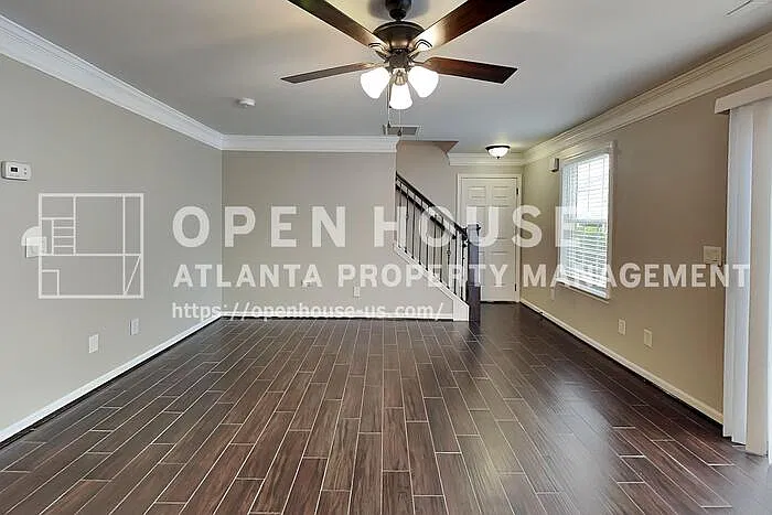 3 bed, 2.5 bath, 1360 sqft, $2,040 — Photo 3