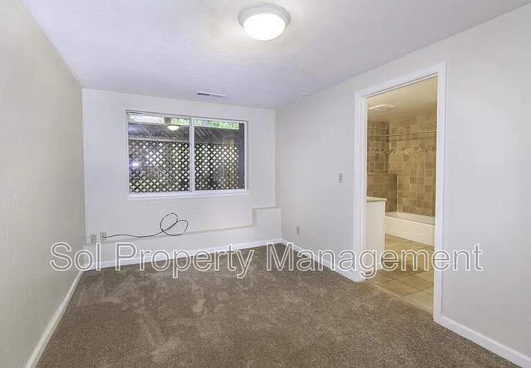 153 Pine Ave — Photo 10
