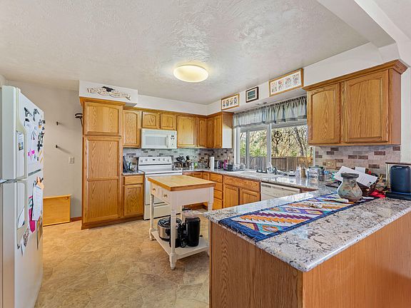 4th image of 291 Chaparral Dr